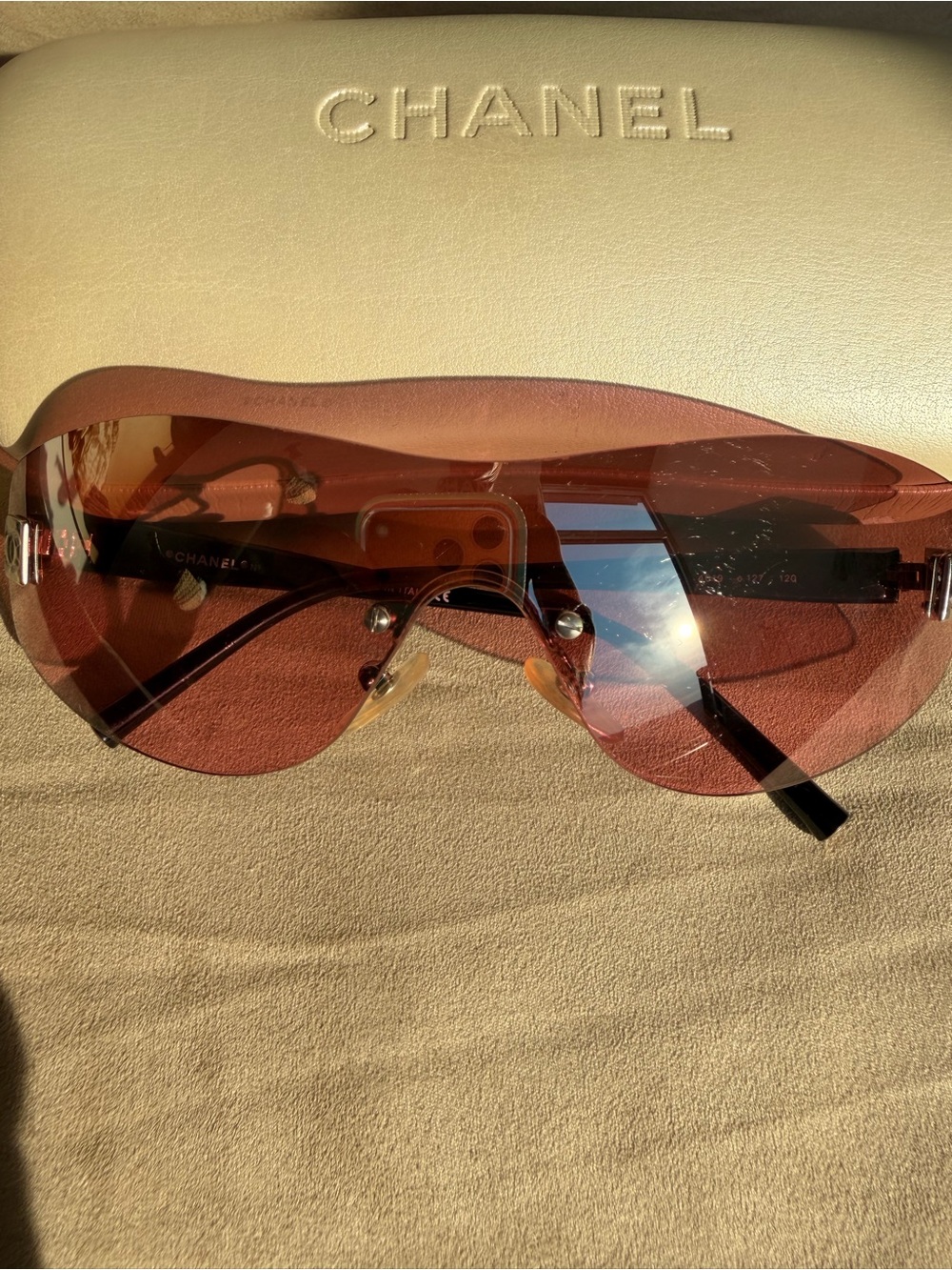 CHANEL Rose Gradient Shield Sunglasses - Picture 3 of 8